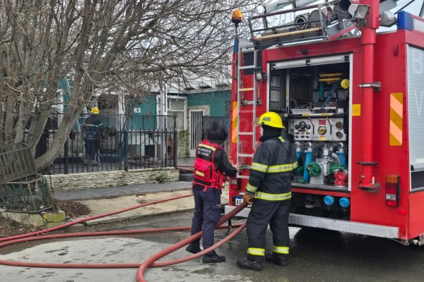 Una falla eléctrica en una heladera provocó un incendio en una vivienda
