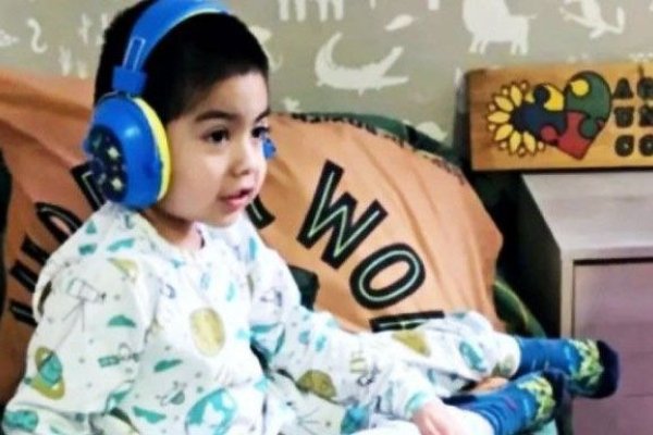 La familia de Mateo recibió los pasaportes y continúa la campaña para reunir los fondos del tratamiento en México