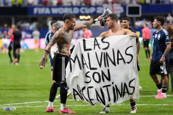 La sanción que recibió la Selección por mostrar la bandera de &ldquo;Las Malvinas son Argentinas&rdquo; ante Inglaterra en el Mundial