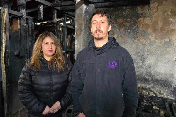 Hijos de la mujer fallecida en un incendio pidieron ayuda para retirar los escombros y reconstruir la vivienda