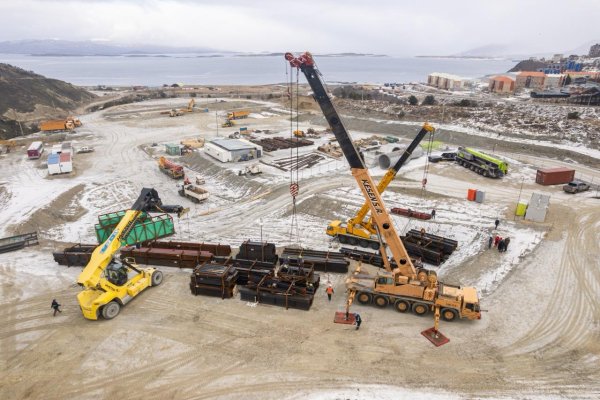 Ya fueron descargadas más de 4.500 toneladas de equipamiento para la nueva usina de Ushuaia