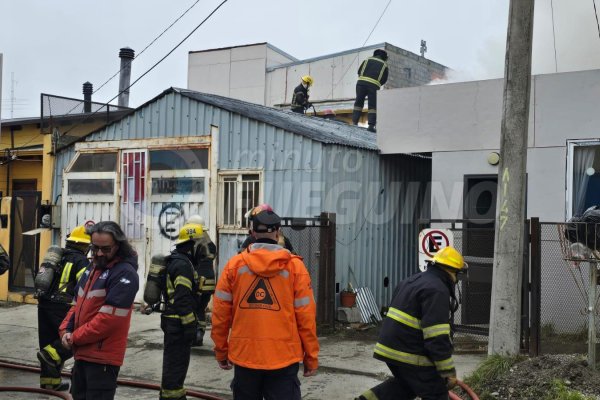 Un incendio afectó por completo una vivienda