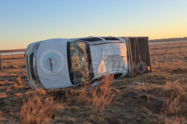 Vuelco en circunvalación: un hombre fue trasladado al hospital con traumatismo de cráneo