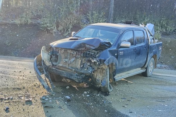 Ruta 3: un choque frontal entre una Hilux y un Yaris dejó personas heridas