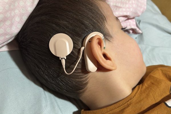 Una mamá fueguina impulsa una red para acompañar a familias de niños sordos e hipoacúsicos