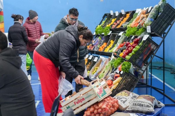 Más de 2.300 kilos de alimentos se comercializaron en una nueva edición de El Mercado en tu Barrio