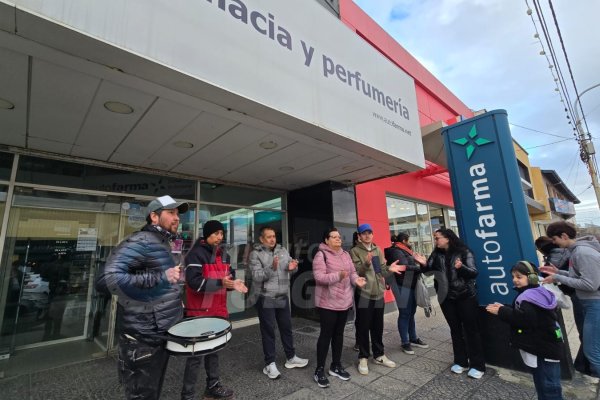 Exempleados de Autofarma se manifestaron para pedir respuestas