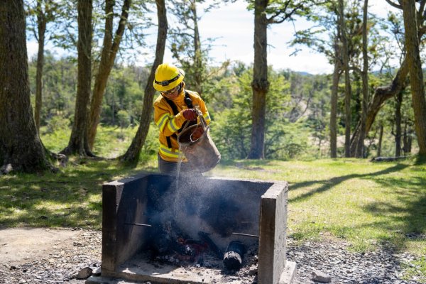 Desde hoy está prohibido hacer fuego fuera de los lugares habilitados en Tierra del Fuego