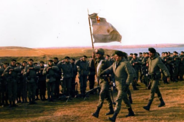 36 soldados, 12 horas de combate y siete muertos: el infierno de Pradera del Ganso y un homenaje que continúa 44 años después