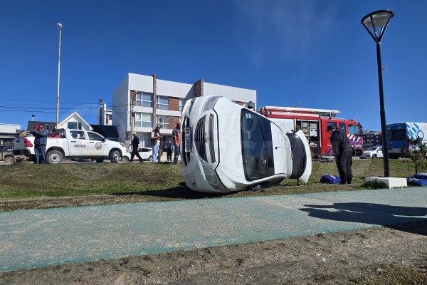 Choque seguido de vuelco sobre la Ruta 3 y calle Córdoba