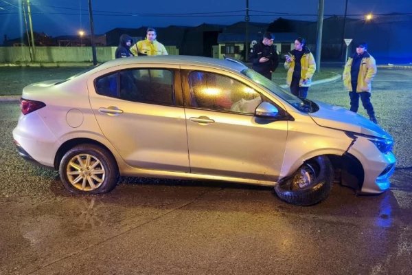 Un conductor alcoholizado protagonizó un despiste en el acceso al aeropuerto