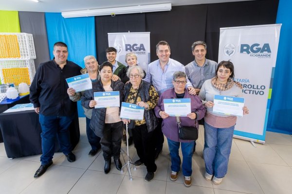 Martín Perez entregó equipamiento para fortalecer la producción avícola en Río Grande