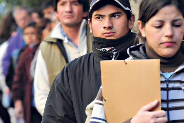 El 72% de los menores de 40 años se queda sin plata antes del día 20 y seis de cada diez se endeudaron